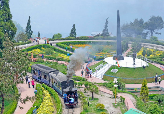 golden triangle with darjeeling tour